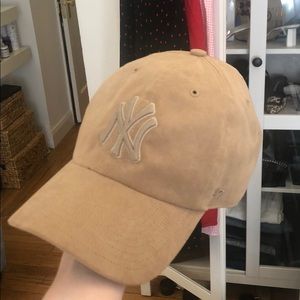 Yankees tan hat